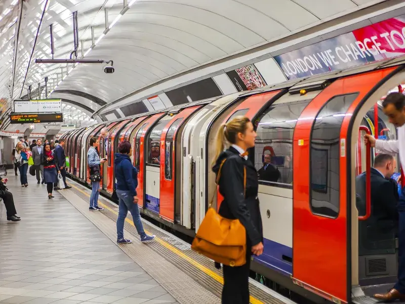 Is London Safe for Solo Female Travellers: Tube Etiquette & Public Transport