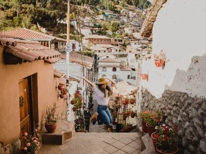 How to Take a Selfie on Solo Travel | Top Tips & Tricks